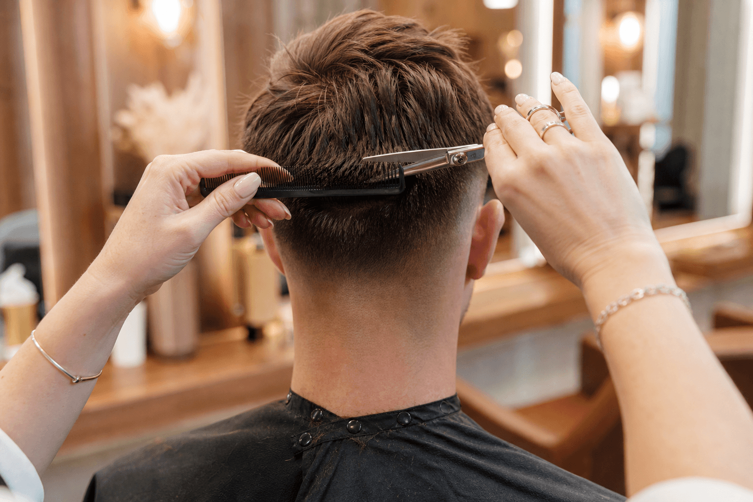 Customer loyalty and team overview for nail salons (AI-genereret billede)